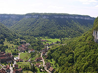 Reculée et village de Baume les Messieurs